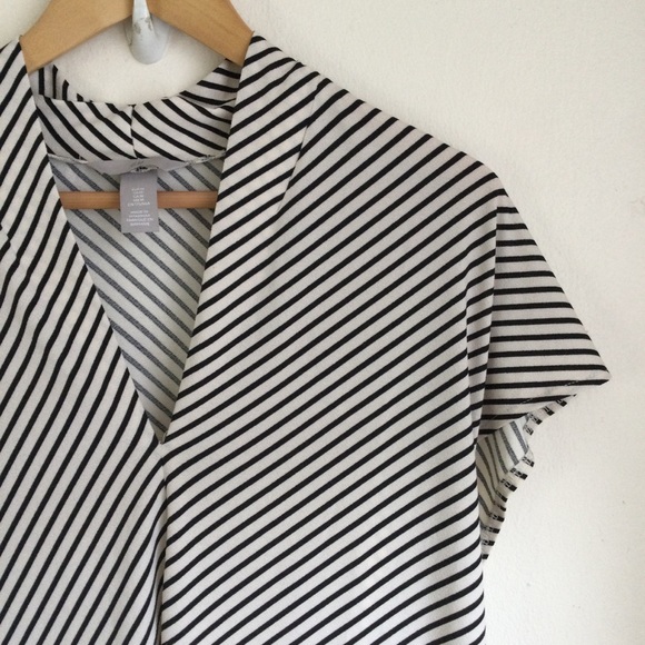 H&M Blouses Short Sleeve V-neck Bundle Size M - Picture 3 of 6